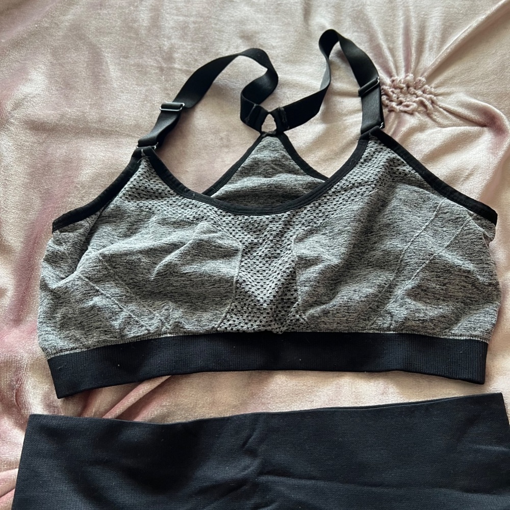 Fashion Nova Seamless Active Set - Picture 10 of 11